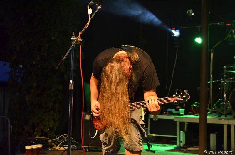 Ještě jeden fest v Tachově zchladil fanoušky umělým sněhem. Na pódiu to rozjeli Trautenberk nebo Donnie Darko