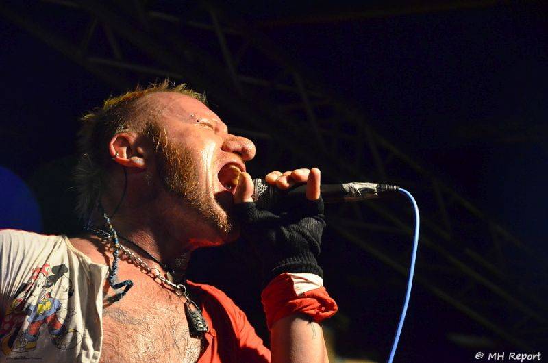 Ještě jeden fest v Tachově zchladil fanoušky umělým sněhem. Na pódiu to rozjeli Trautenberk nebo Donnie Darko