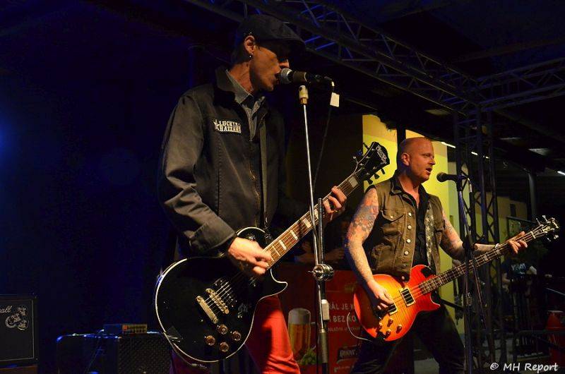 Ještě jeden fest v Tachově zchladil fanoušky umělým sněhem. Na pódiu to rozjeli Trautenberk nebo Donnie Darko