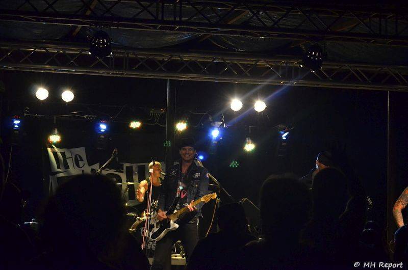 Ještě jeden fest v Tachově zchladil fanoušky umělým sněhem. Na pódiu to rozjeli Trautenberk nebo Donnie Darko