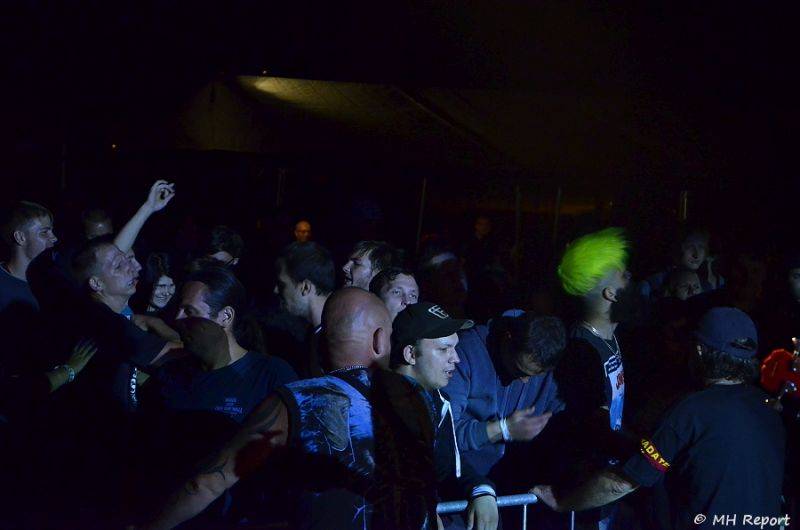 Ještě jeden fest v Tachově zchladil fanoušky umělým sněhem. Na pódiu to rozjeli Trautenberk nebo Donnie Darko