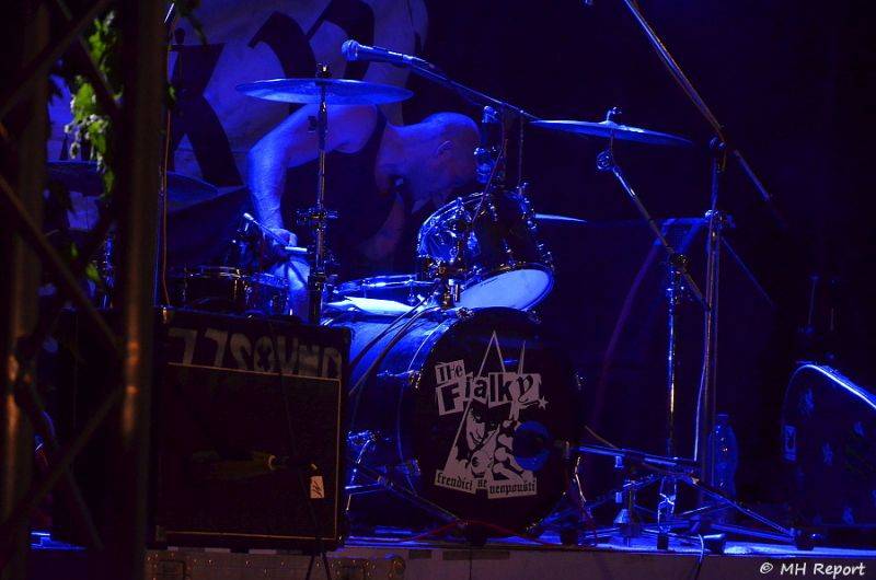 Ještě jeden fest v Tachově zchladil fanoušky umělým sněhem. Na pódiu to rozjeli Trautenberk nebo Donnie Darko