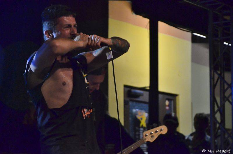 Ještě jeden fest v Tachově zchladil fanoušky umělým sněhem. Na pódiu to rozjeli Trautenberk nebo Donnie Darko