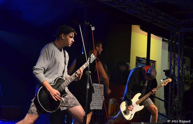 Ještě jeden fest v Tachově zchladil fanoušky umělým sněhem. Na pódiu to rozjeli Trautenberk nebo Donnie Darko