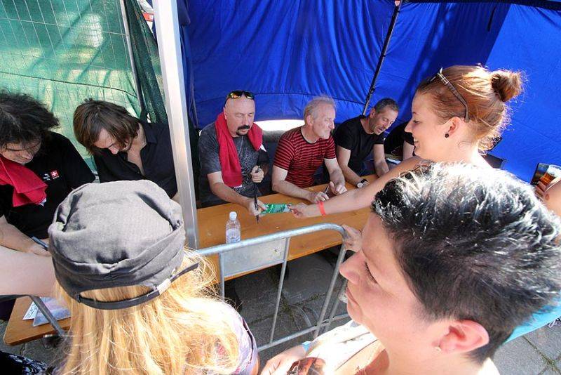 Brněnského trosečníka rozehřáli Čechomor, Slza a No Name