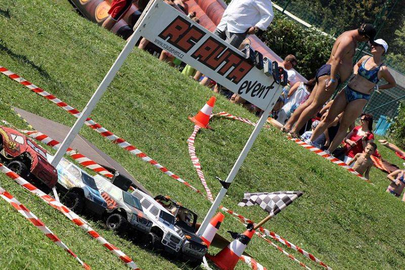 Brněnského trosečníka rozehřáli Čechomor, Slza a No Name