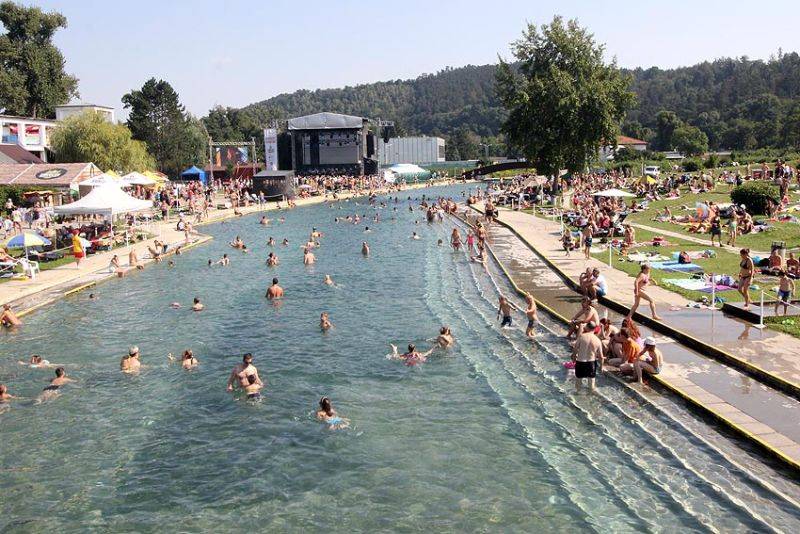 Brněnského trosečníka rozehřáli Čechomor, Slza a No Name