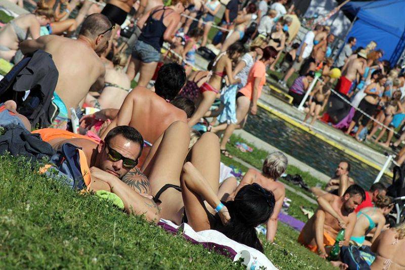 Brněnského trosečníka rozehřáli Čechomor, Slza a No Name