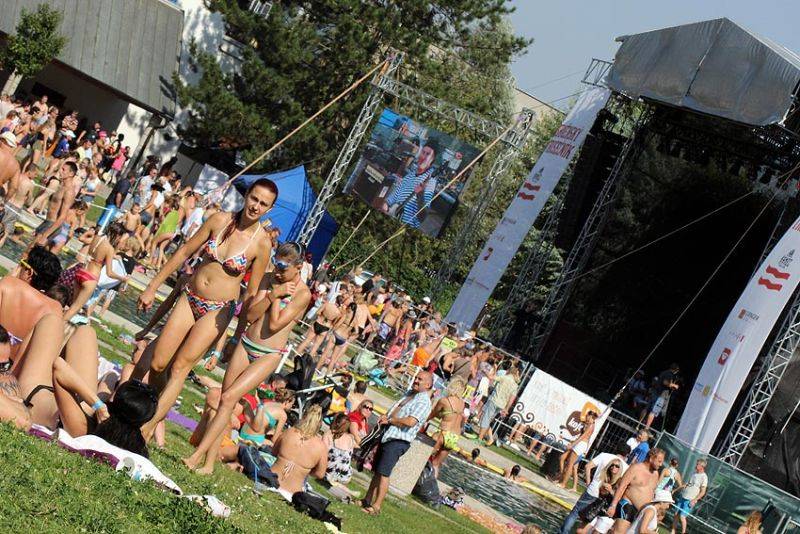 Brněnského trosečníka rozehřáli Čechomor, Slza a No Name