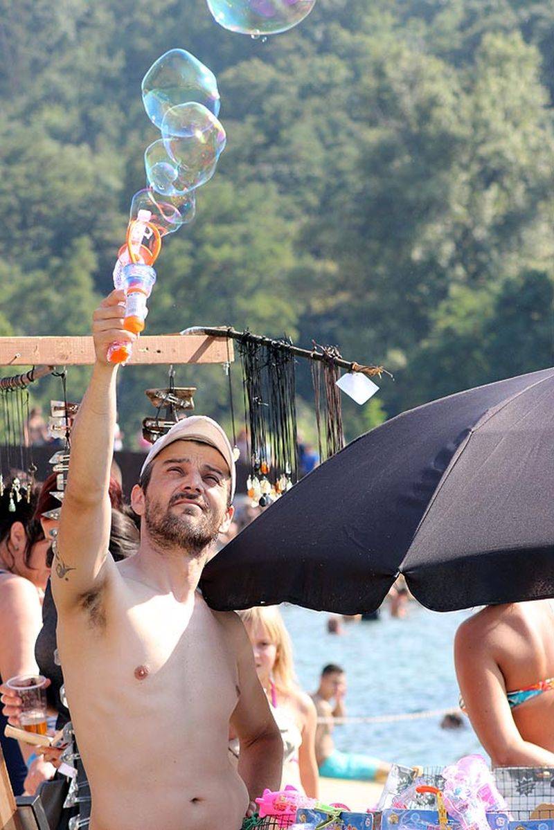 Brněnského trosečníka rozehřáli Čechomor, Slza a No Name