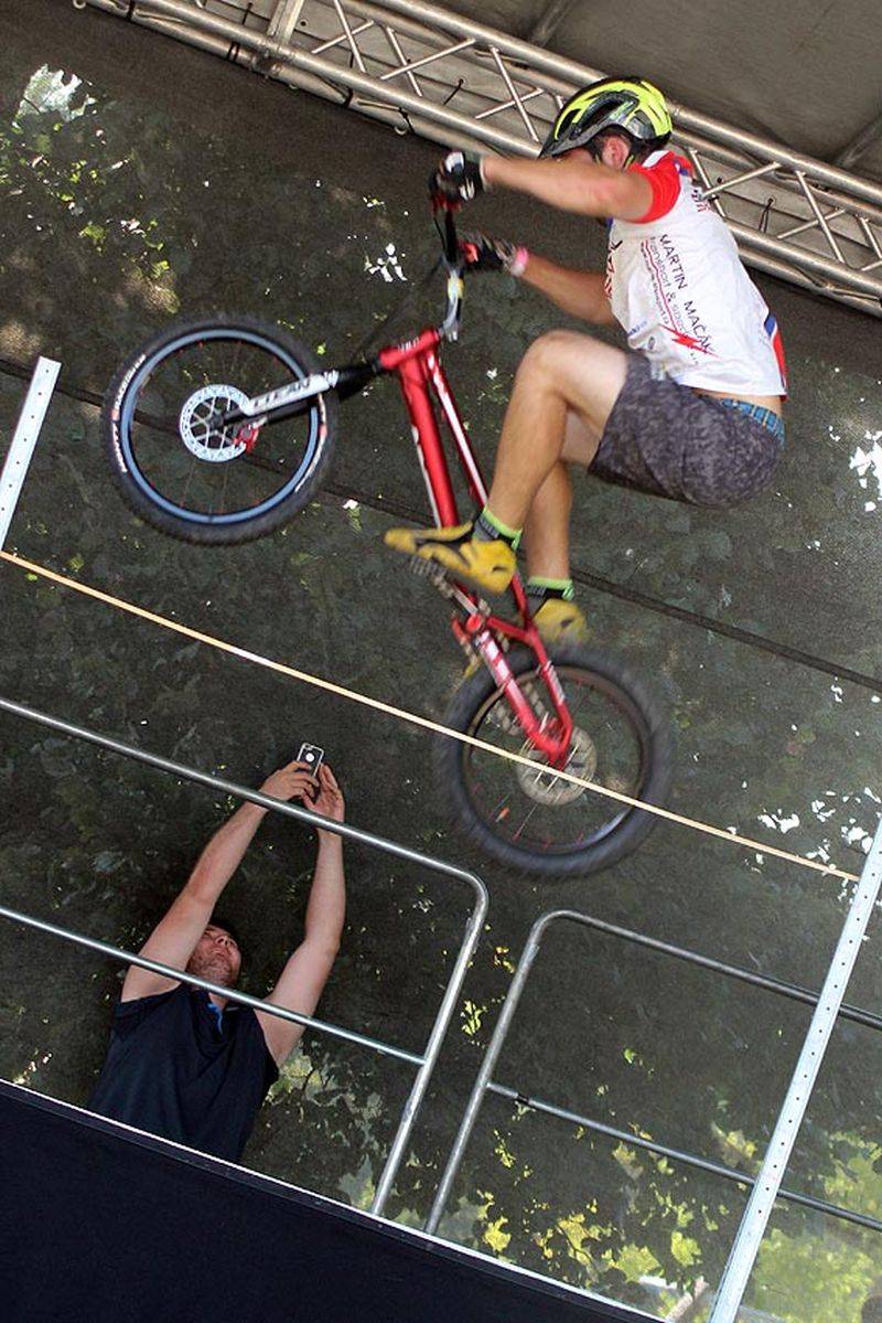 Brněnského trosečníka rozehřáli Čechomor, Slza a No Name