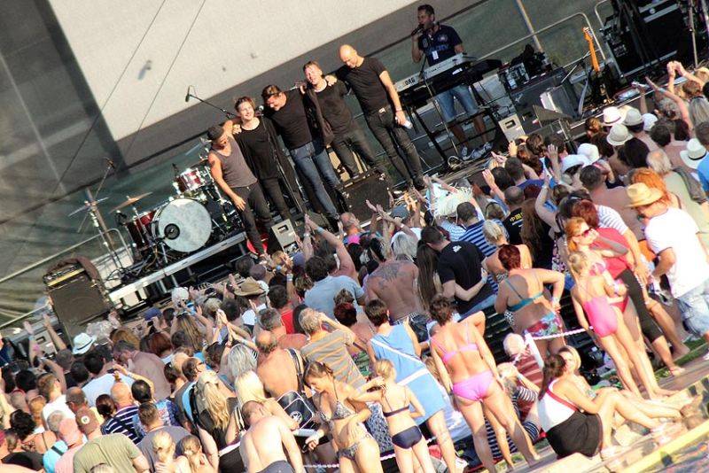 Brněnského trosečníka rozehřáli Čechomor, Slza a No Name