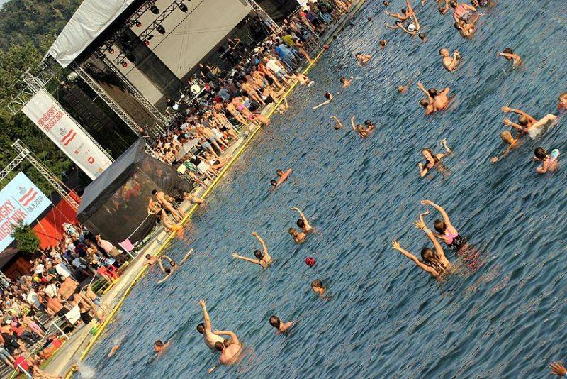 Brněnského trosečníka rozehřáli Čechomor, Slza a No Name