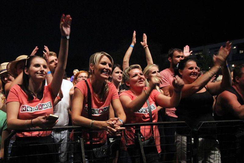 Brněnského trosečníka rozehřáli Čechomor, Slza a No Name