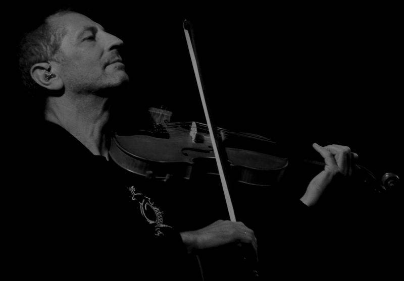 Koncert Čechomoru na Střeleckém ostrově osvětlovali i fanoušci