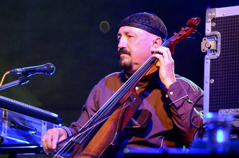 Koncert Čechomoru na Střeleckém ostrově osvětlovali i fanoušci