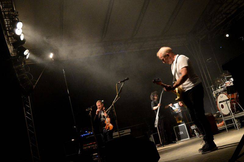 Koncert Čechomoru na Střeleckém ostrově osvětlovali i fanoušci