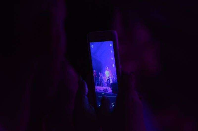 Koncert Čechomoru na Střeleckém ostrově osvětlovali i fanoušci