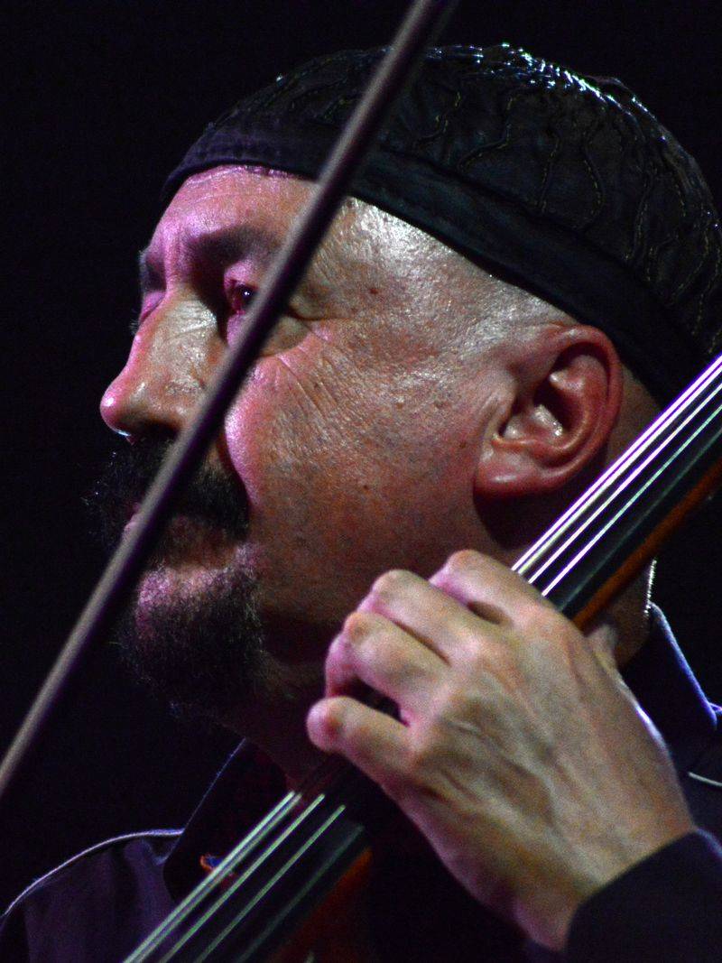 Koncert Čechomoru na Střeleckém ostrově osvětlovali i fanoušci