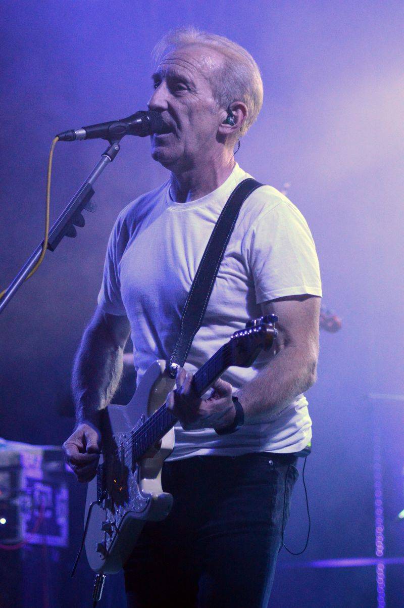 Koncert Čechomoru na Střeleckém ostrově osvětlovali i fanoušci