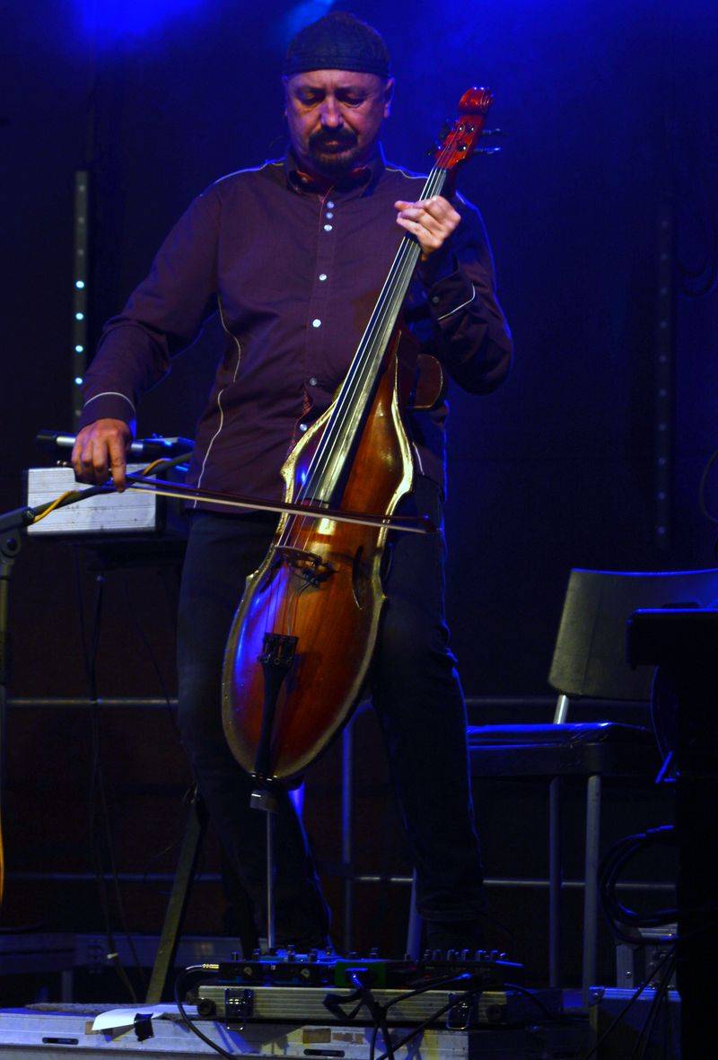 Koncert Čechomoru na Střeleckém ostrově osvětlovali i fanoušci