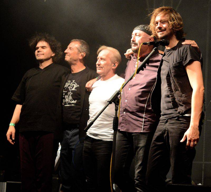 Koncert Čechomoru na Střeleckém ostrově osvětlovali i fanoušci