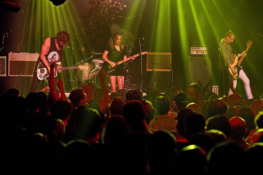 Britská senzace Wolf Alice přivábila fanoušky do Akropole