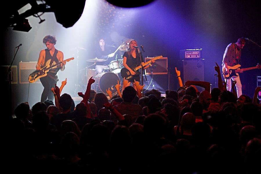 Britská senzace Wolf Alice přivábila fanoušky do Akropole