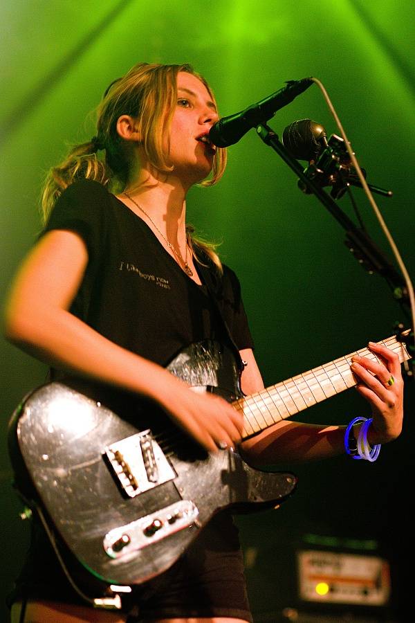 Britská senzace Wolf Alice přivábila fanoušky do Akropole