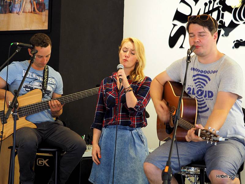 Jananas odehráli akustický minikoncert a představili desku. Nebo se to stalo samo?