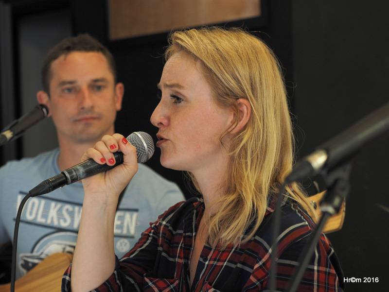 Jananas odehráli akustický minikoncert a představili desku. Nebo se to stalo samo?