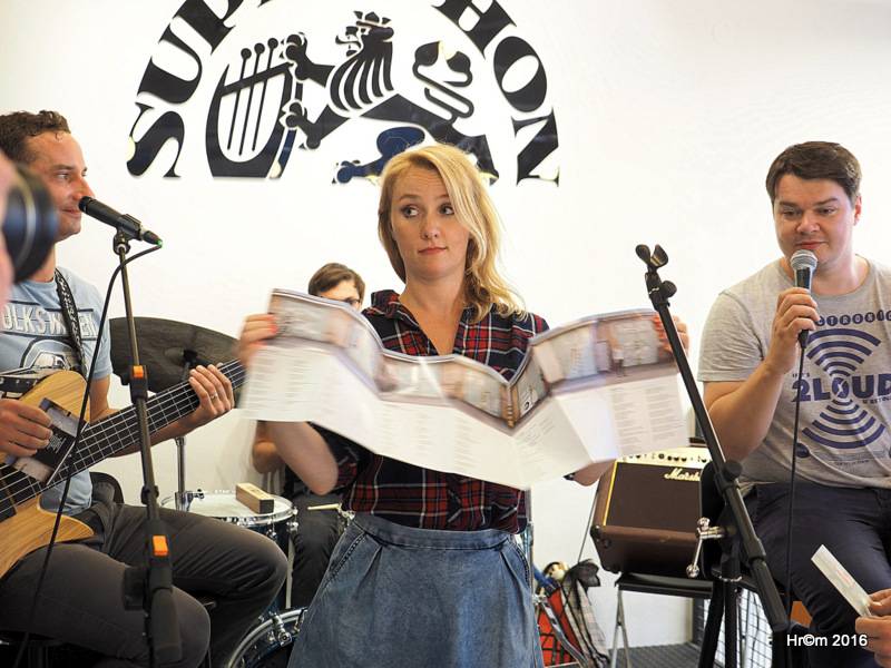 Jananas odehráli akustický minikoncert a představili desku. Nebo se to stalo samo?