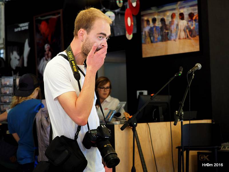 Jananas odehráli akustický minikoncert a představili desku. Nebo se to stalo samo?