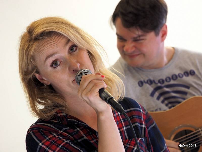 Jananas odehráli akustický minikoncert a představili desku. Nebo se to stalo samo?