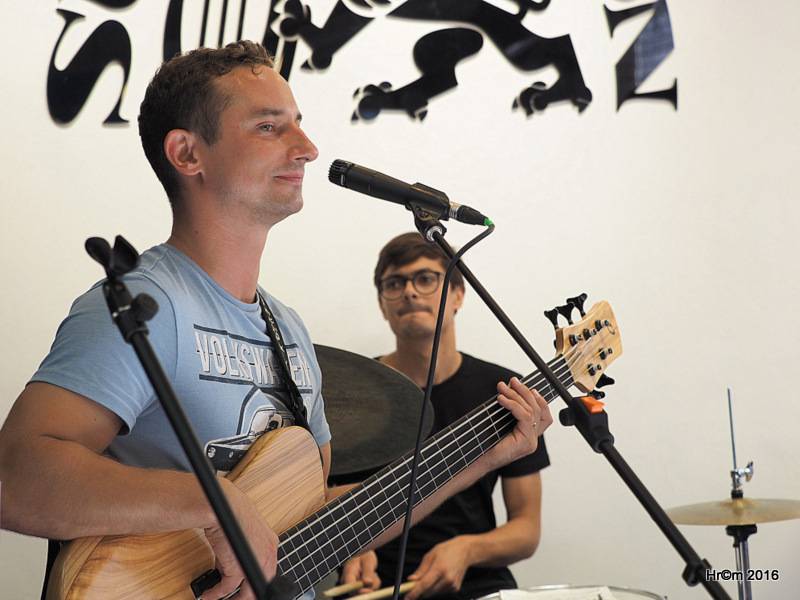 Jananas odehráli akustický minikoncert a představili desku. Nebo se to stalo samo?