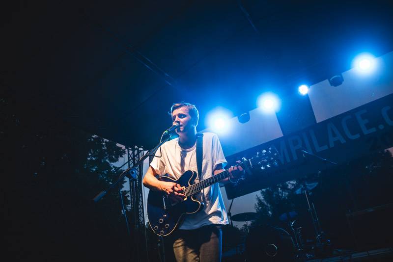 Ekompilace ve Frýdlantu: Velký aplaus pro Tata Bojs, místo Zrní dorazil Thom Artway