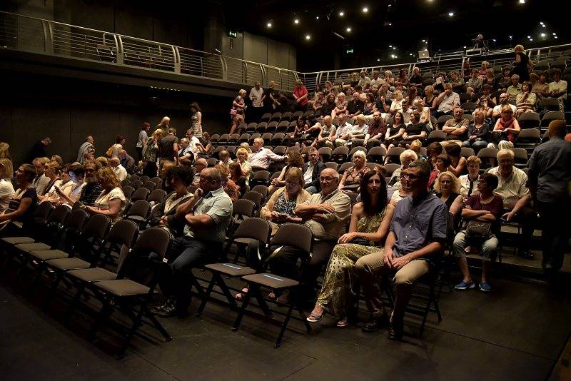 Divadlo Archa okouzlila Sharon Robinson, písničkářka a pravá ruka Leonarda Cohena