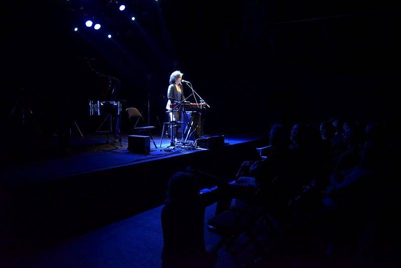 Divadlo Archa okouzlila Sharon Robinson, písničkářka a pravá ruka Leonarda Cohena