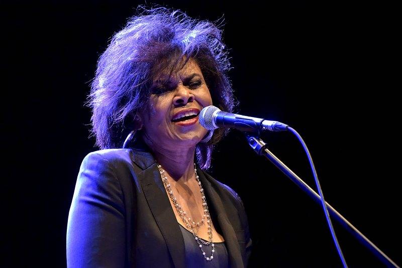 Divadlo Archa okouzlila Sharon Robinson, písničkářka a pravá ruka Leonarda Cohena