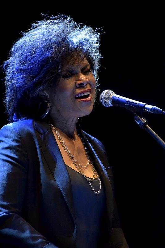 Divadlo Archa okouzlila Sharon Robinson, písničkářka a pravá ruka Leonarda Cohena