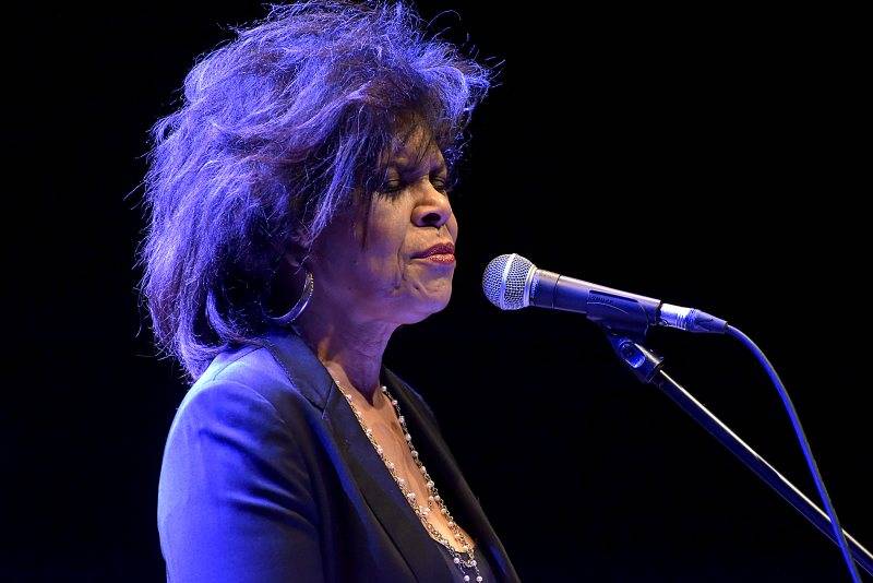 Divadlo Archa okouzlila Sharon Robinson, písničkářka a pravá ruka Leonarda Cohena