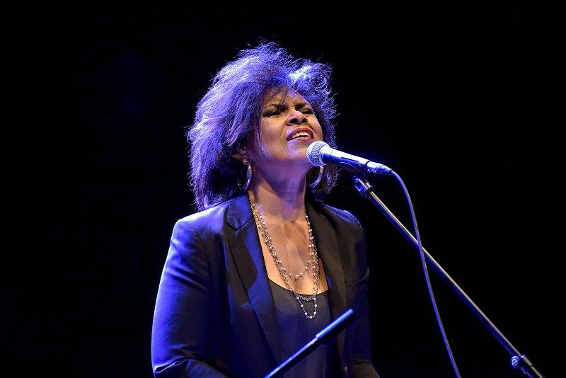 Divadlo Archa okouzlila Sharon Robinson, písničkářka a pravá ruka Leonarda Cohena