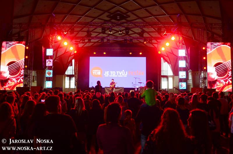 ONLINE: Vodafone YouFest vítá YouTubery i hudební hvězdy