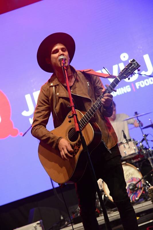 Vodafone You Fest potěšil mladé fanoušky: Vystoupili Ben Cristovao, Slza nebo Majk Spirit