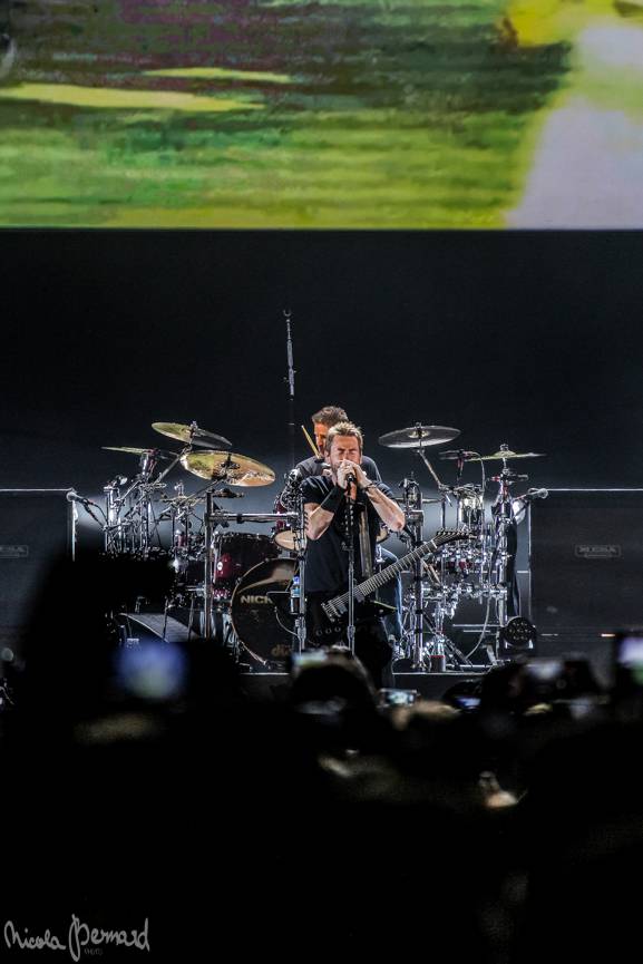 Nickelback po třech letech v Praze: Rocková smršť a nestárnoucí hity