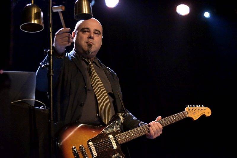 Teho Teardo a Blixa Bargeld zaplnili Palác Akropolis, jejich skladby inspiroval obraz