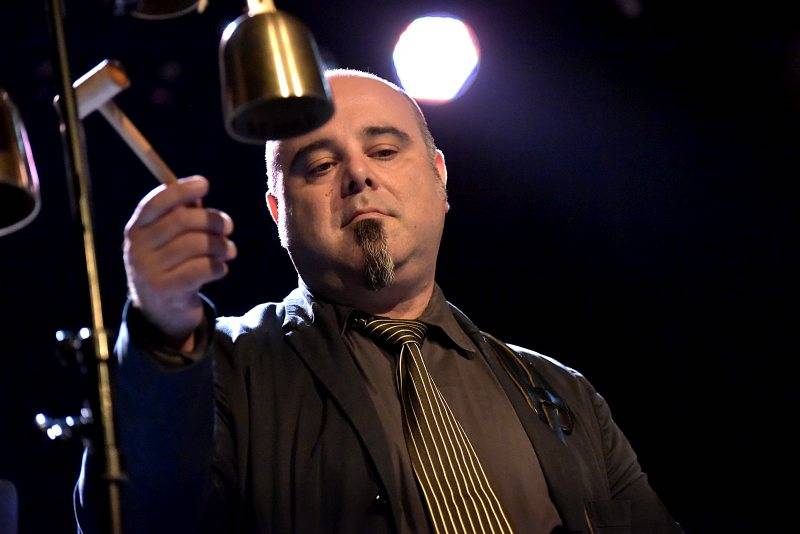 Teho Teardo a Blixa Bargeld zaplnili Palác Akropolis, jejich skladby inspiroval obraz