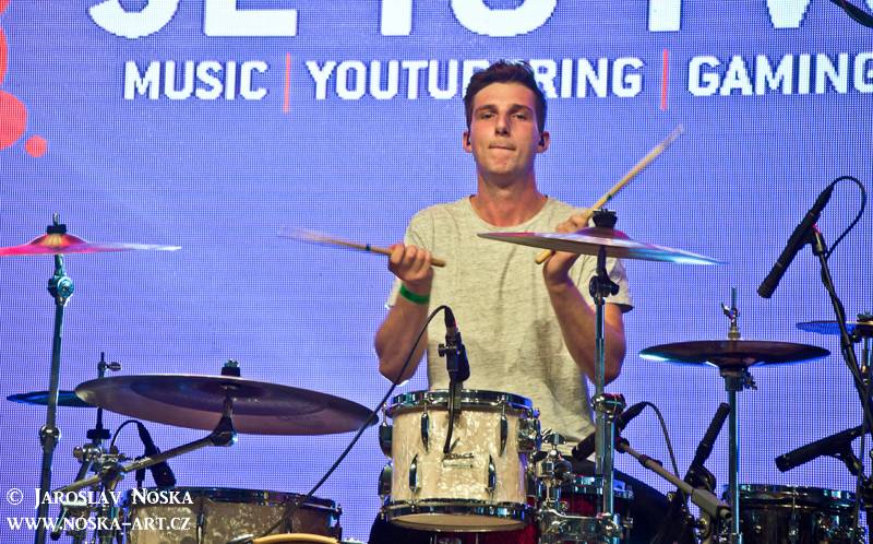 Vodafone You Fest: Spojení gamingu, jidla a mladých umělců v Holešovicích