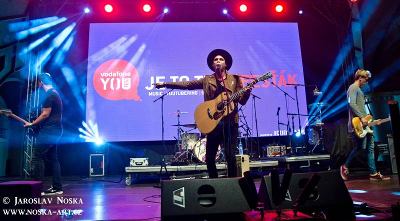 Vodafone You Fest: Spojení gamingu, jidla a mladých umělců v Holešovicích