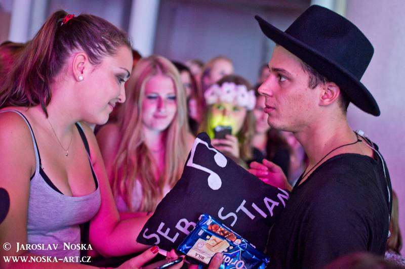 Vodafone You Fest: Spojení gamingu, jidla a mladých umělců v Holešovicích